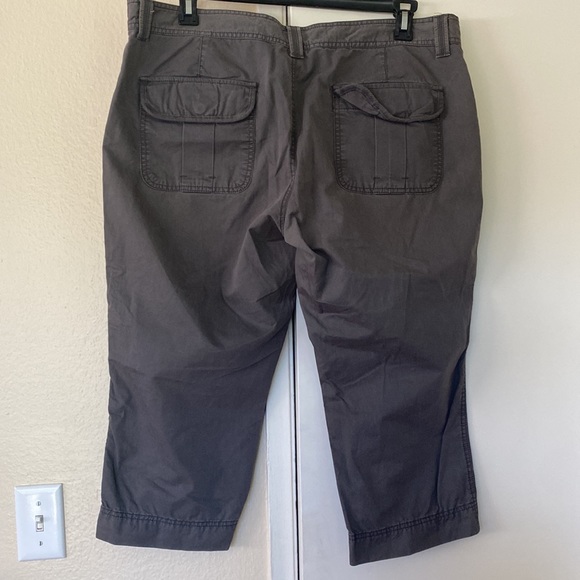 Old Navy Mid Rise Capris Size 16 - Picture 2 of 2